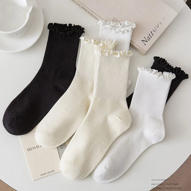 5 Pairs of Women's Socks Pleated Middle Tube Casual Short Tube Breathable Black and White Set Spring and Autumn