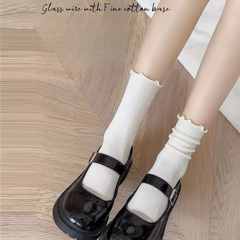 5 Pairs of Women's Socks Pleated Middle Tube Casual Short Tube Breathable Black and White Set Spring and Autumn